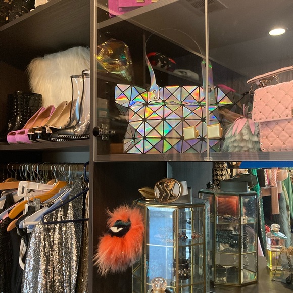 BOOKMARK MY CLOSET (BUY OR TRADE) - Picture 8 of 12